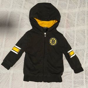 OUTERSTUFF BOSTON BRUINS HOODIE AND PLUSH ANIMAL